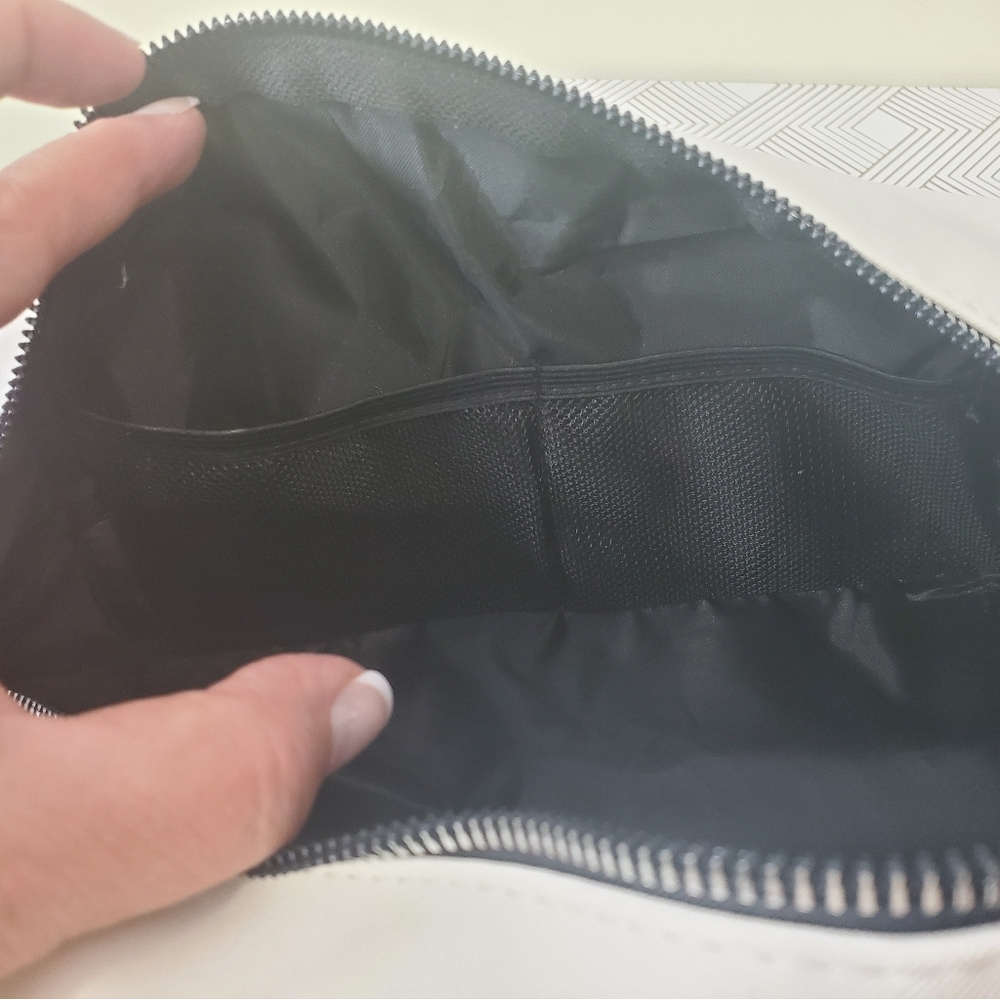 BNWT Rae Dunn Toiletry Bag - Picture 6 of 6